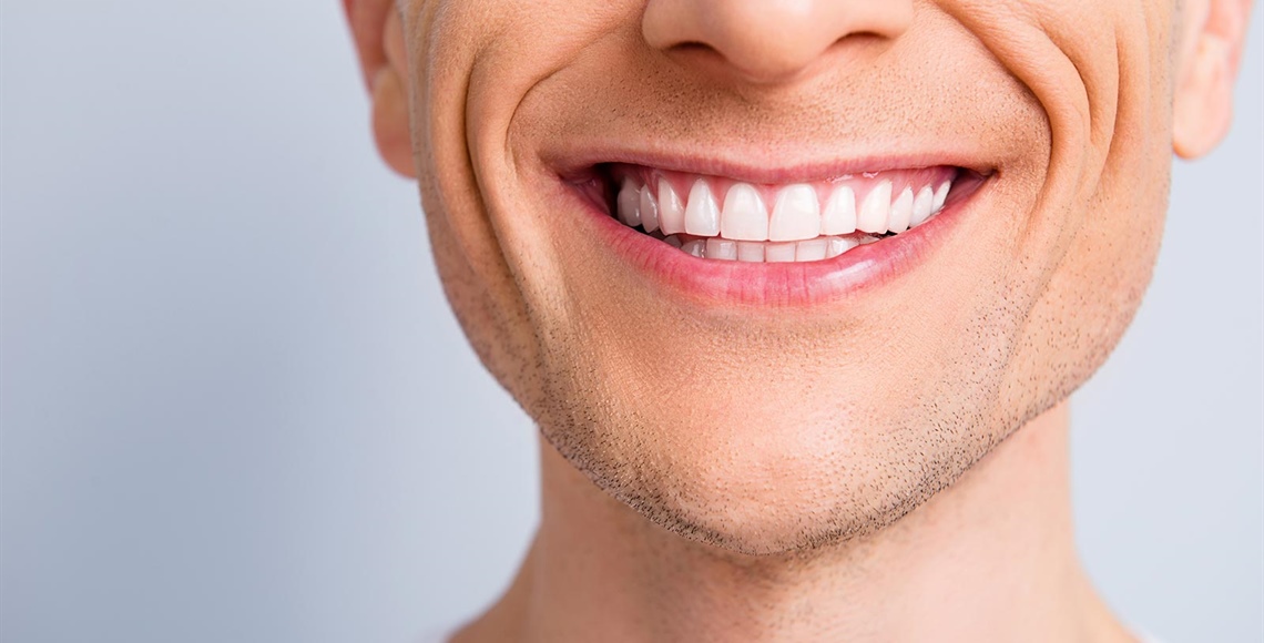 Ästhetische und schonende Komposit-Inlays für die Front-...